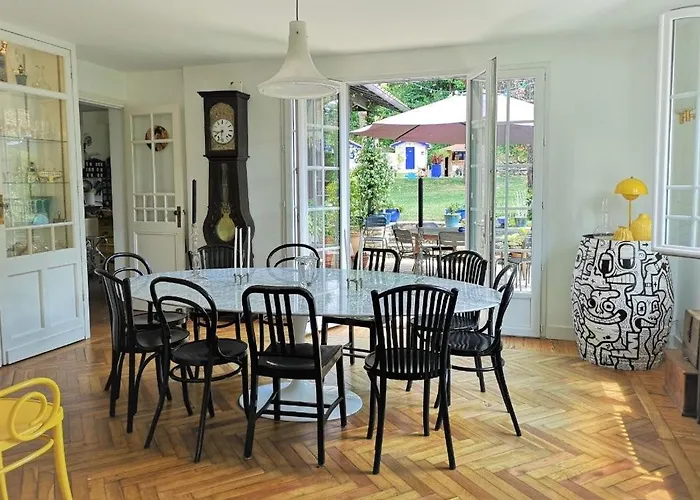 La Rose Bed & Breakfast *