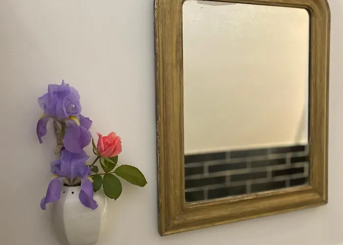 La Rose Bed & Breakfast *